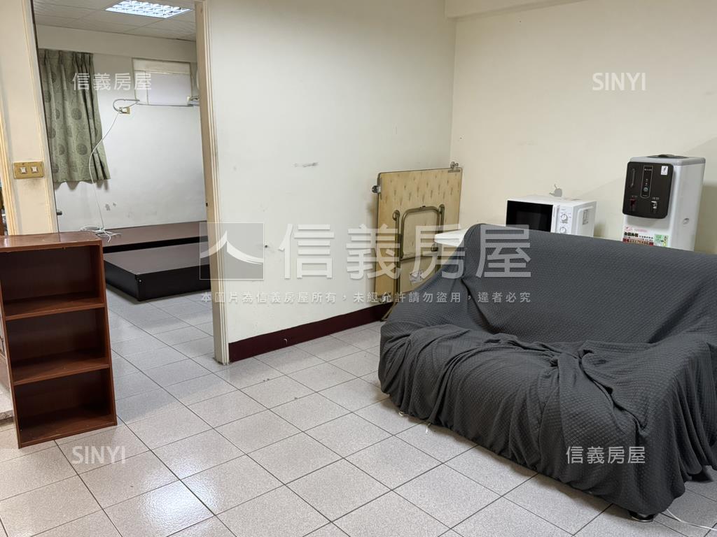 近台中高工收租３＋２房房屋室內格局與周邊環境