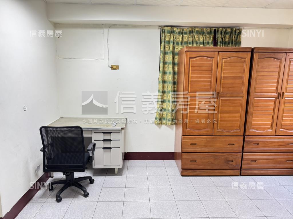近台中高工收租３＋２房房屋室內格局與周邊環境