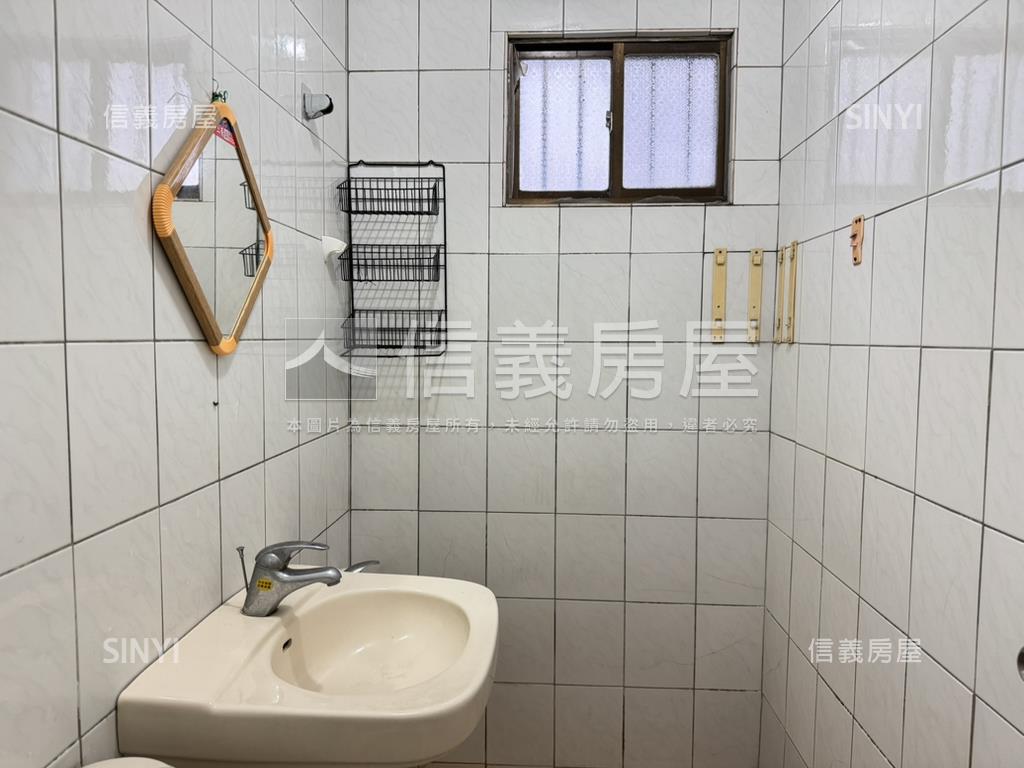 近台中高工收租３＋２房房屋室內格局與周邊環境