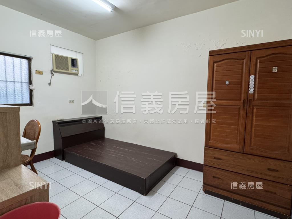 近台中高工收租３＋２房房屋室內格局與周邊環境