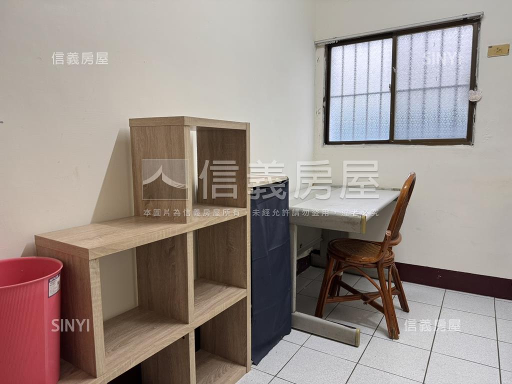 近台中高工收租３＋２房房屋室內格局與周邊環境