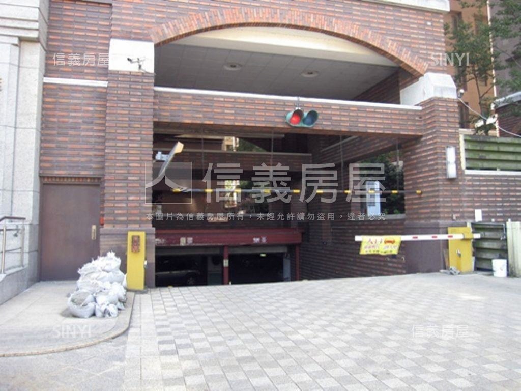 麗寶．ＭＲＴ美妝兩房車位房屋室內格局與周邊環境