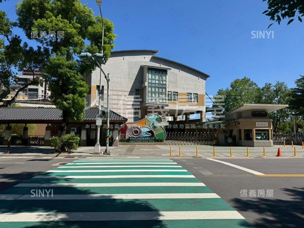 麗寶．ＭＲＴ美妝兩房車位房屋室內格局與周邊環境