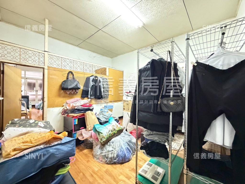 停車方便近崇倫臨路透天房屋室內格局與周邊環境