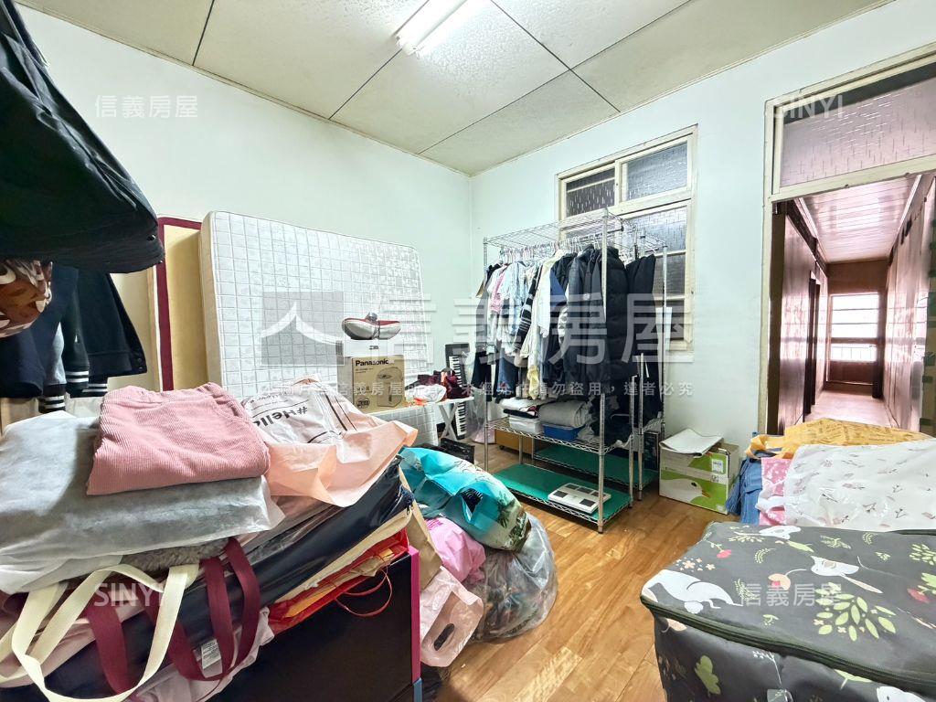 停車方便近崇倫臨路透天房屋室內格局與周邊環境