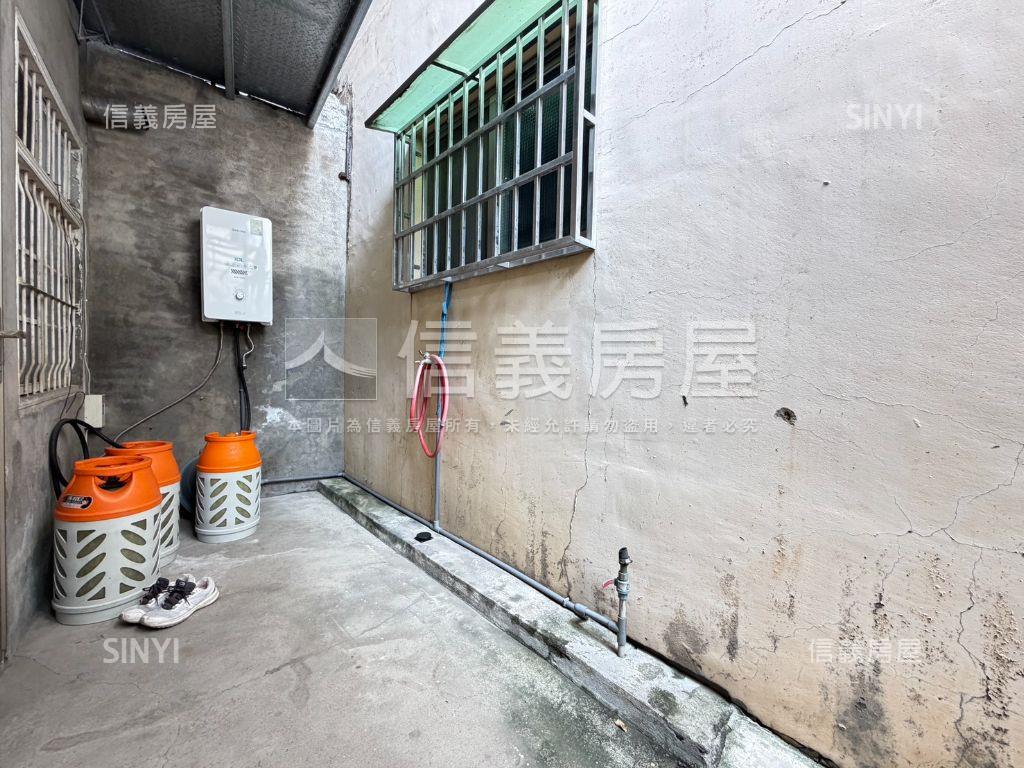 停車方便近崇倫臨路透天房屋室內格局與周邊環境