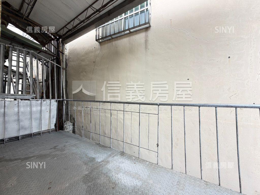 停車方便近崇倫臨路透天房屋室內格局與周邊環境