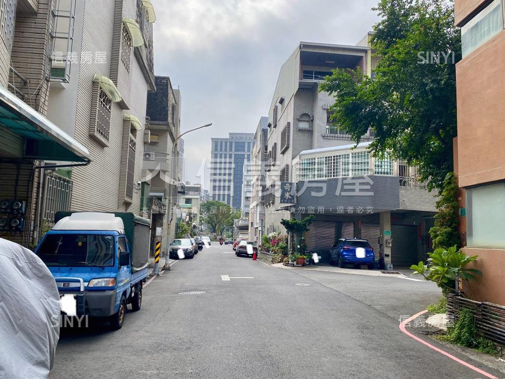 式澳建設近安平圖書館店住房屋室內格局與周邊環境