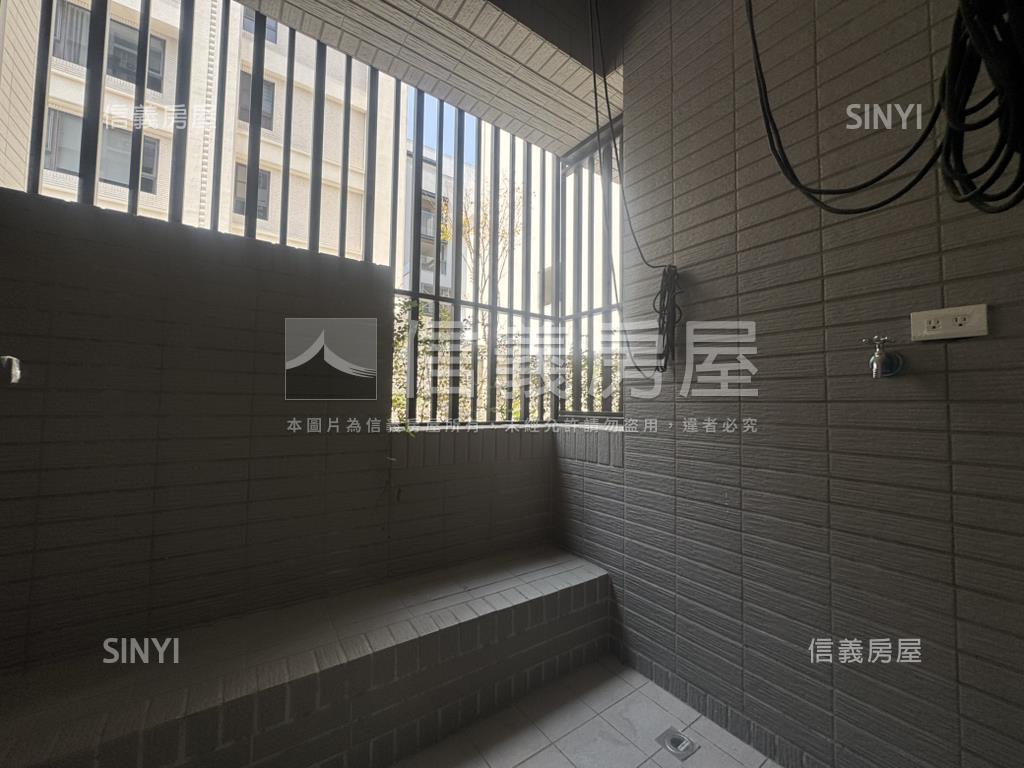 太平三面採光全新兩房車位房屋室內格局與周邊環境