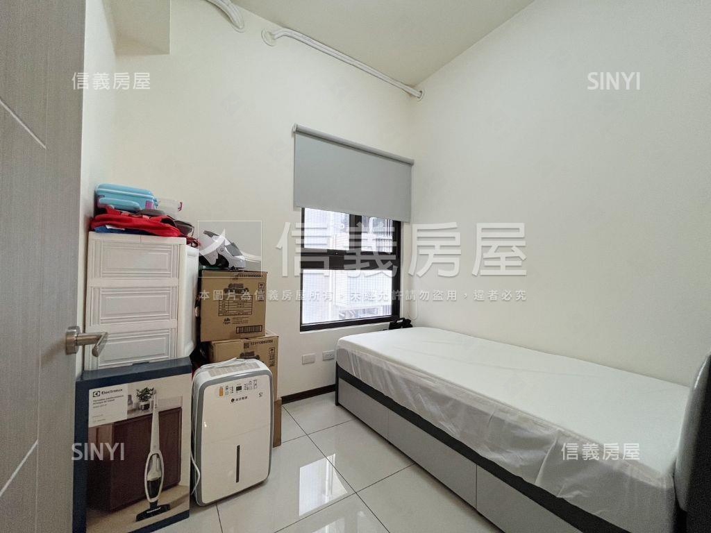 瑞典月灣。雪白宅邸房屋室內格局與周邊環境