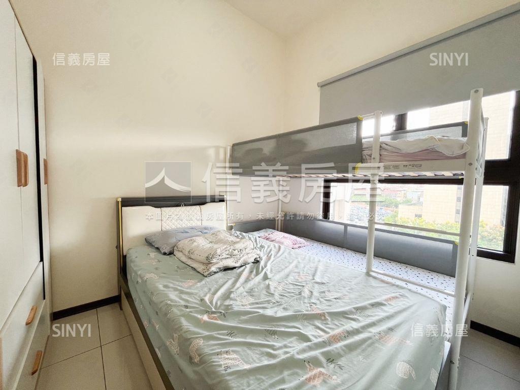 瑞典月灣。雪白宅邸房屋室內格局與周邊環境