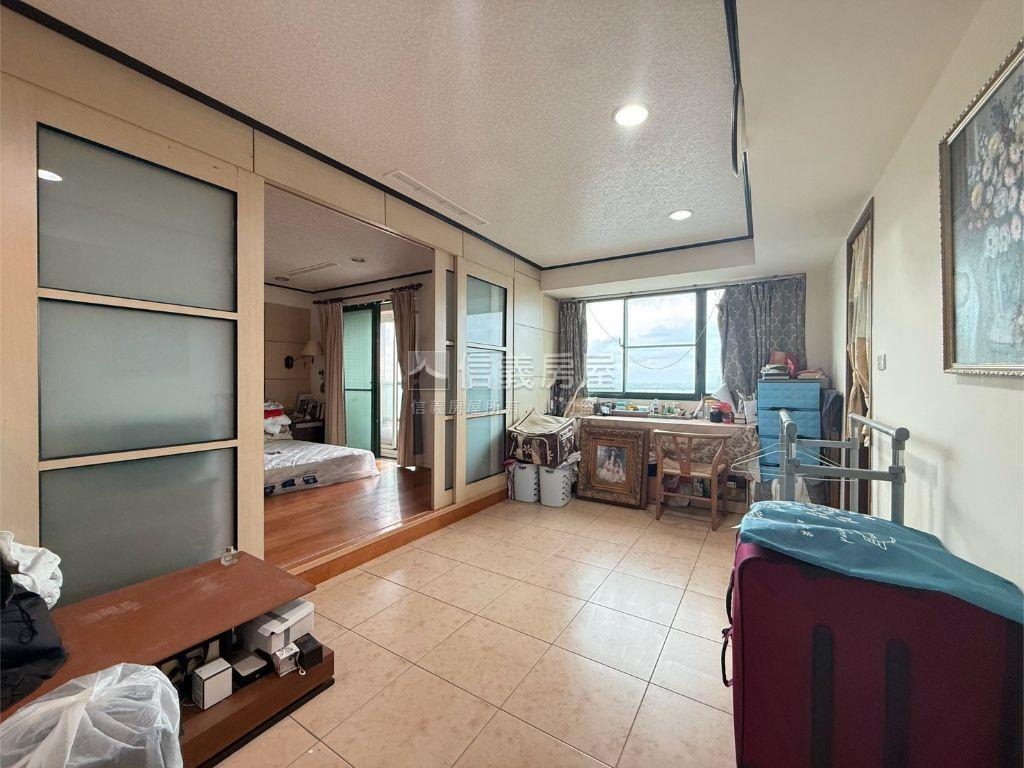 面河景★稀有三衛車位房屋室內格局與周邊環境