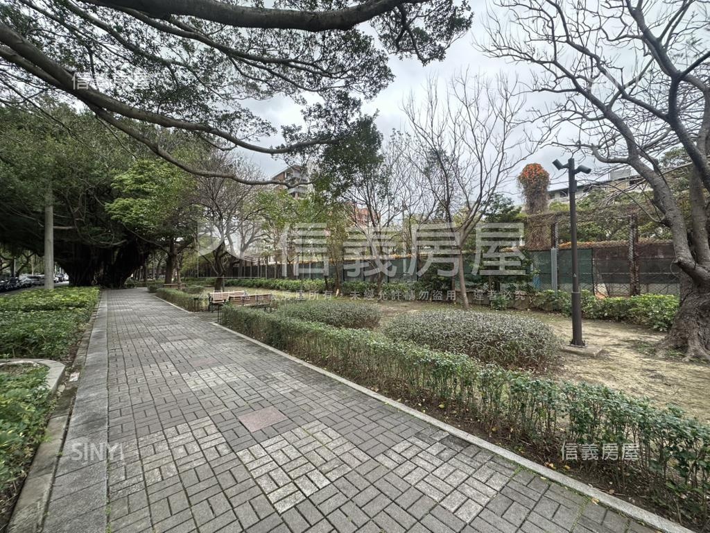 護城河親水公園優質１樓房屋室內格局與周邊環境