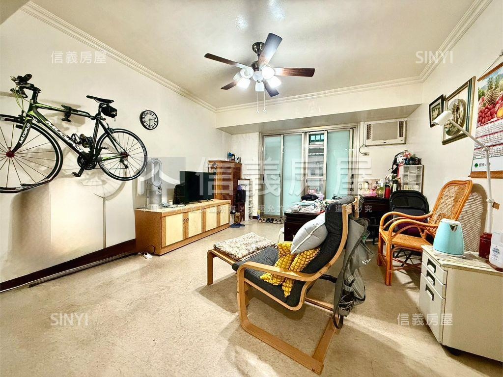 近環球大巷一樓三房好停車房屋室內格局與周邊環境
