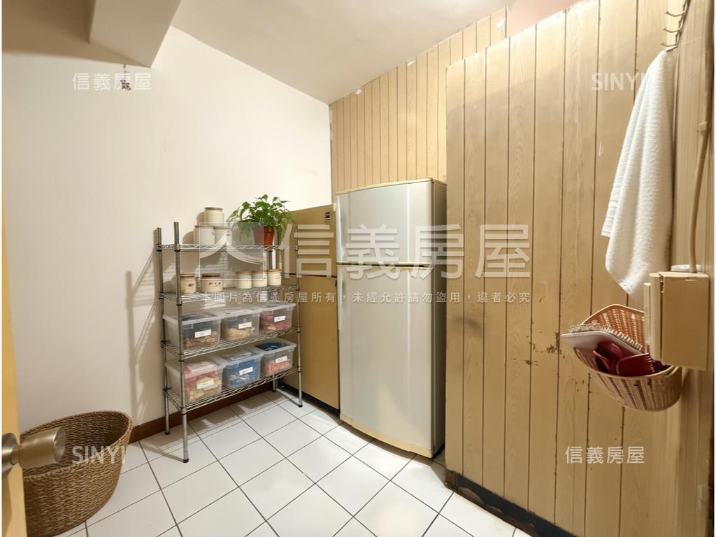 八里稀有釋出公寓三房房屋室內格局與周邊環境