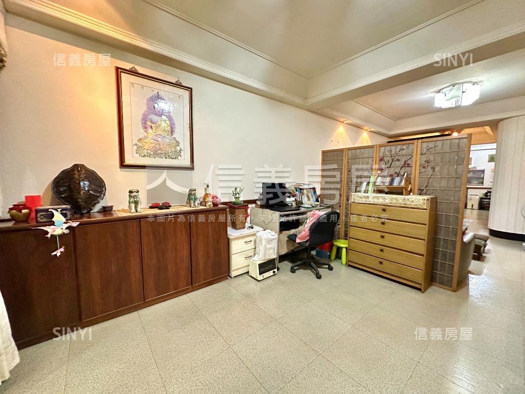 新埔民生捷運。一樓住店房屋室內格局與周邊環境