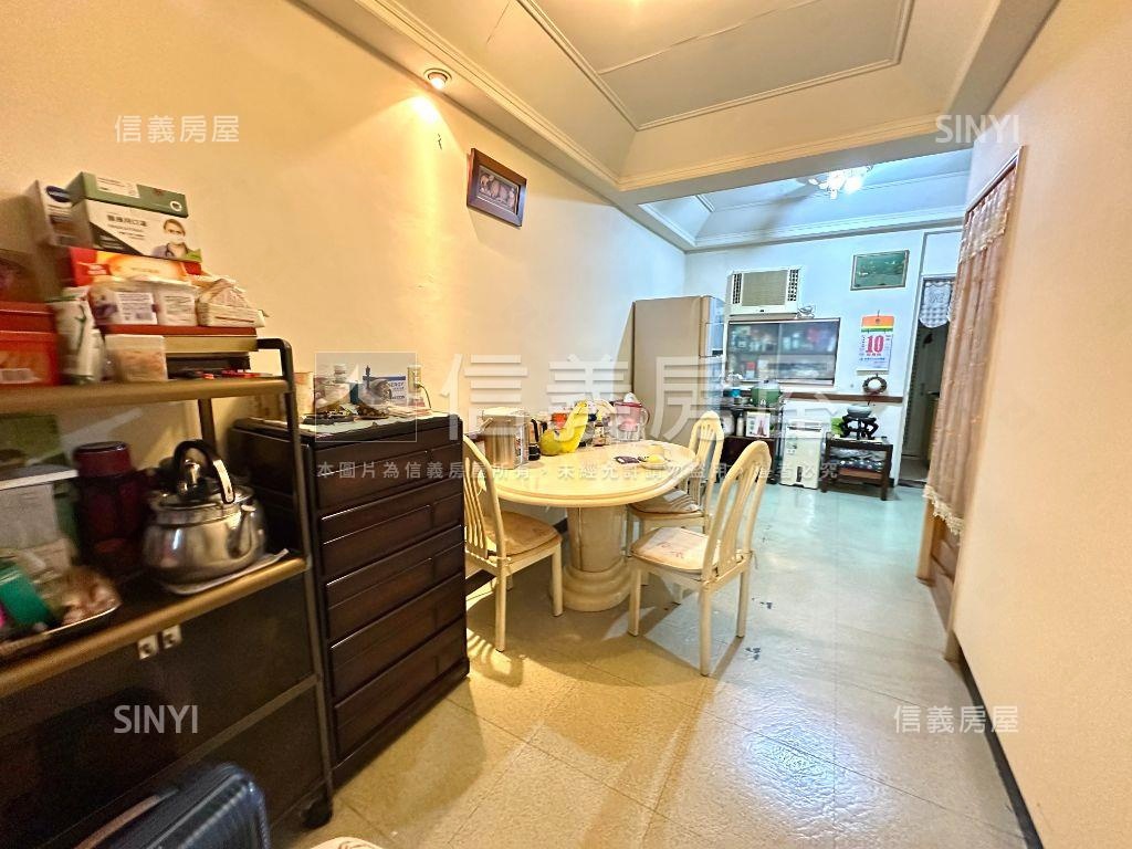 新埔民生捷運。一樓住店房屋室內格局與周邊環境