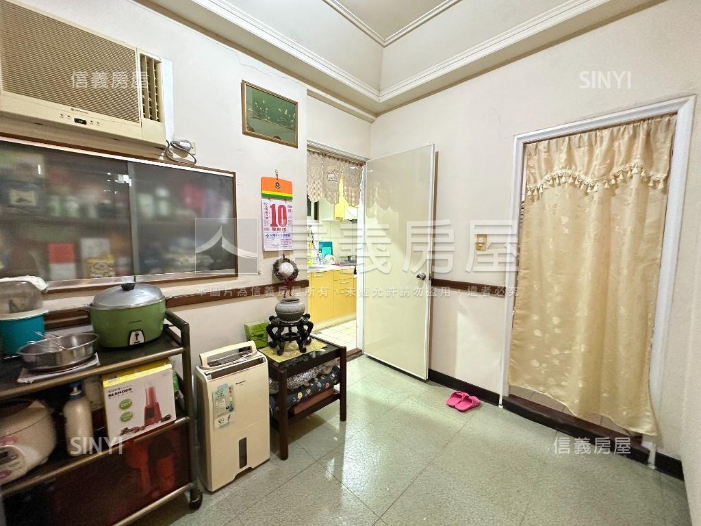 新埔民生捷運。一樓住店房屋室內格局與周邊環境