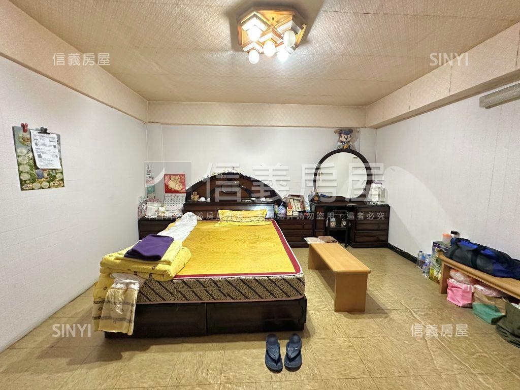 新埔民生捷運。一樓住店房屋室內格局與周邊環境