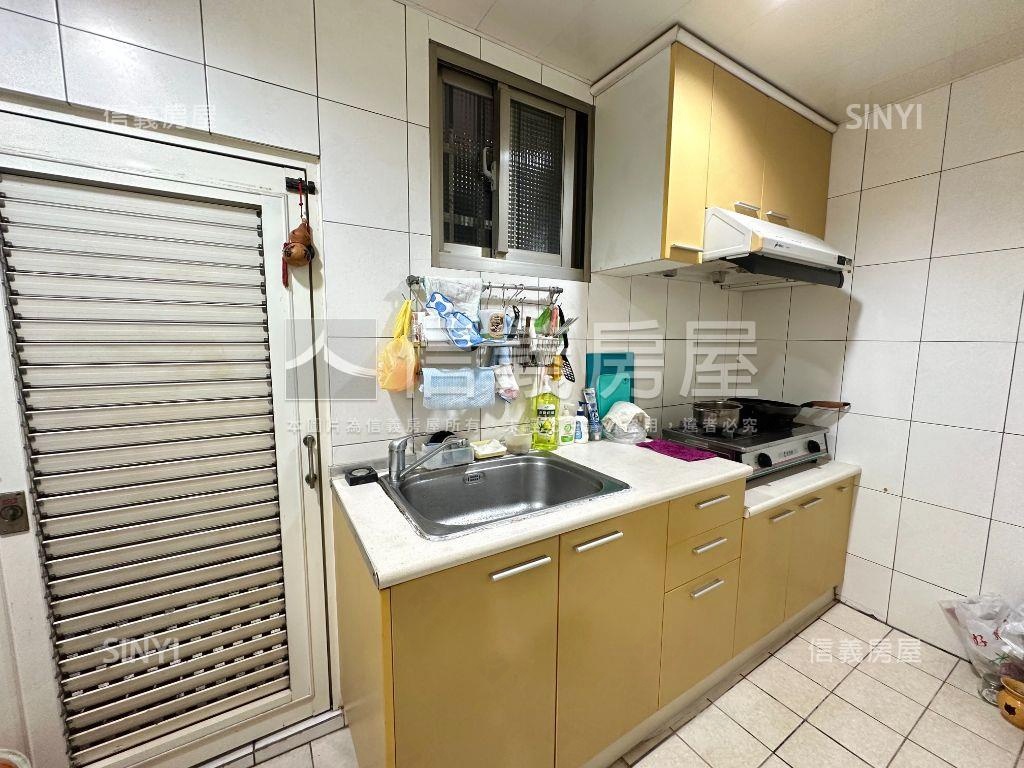新埔民生捷運。一樓住店房屋室內格局與周邊環境