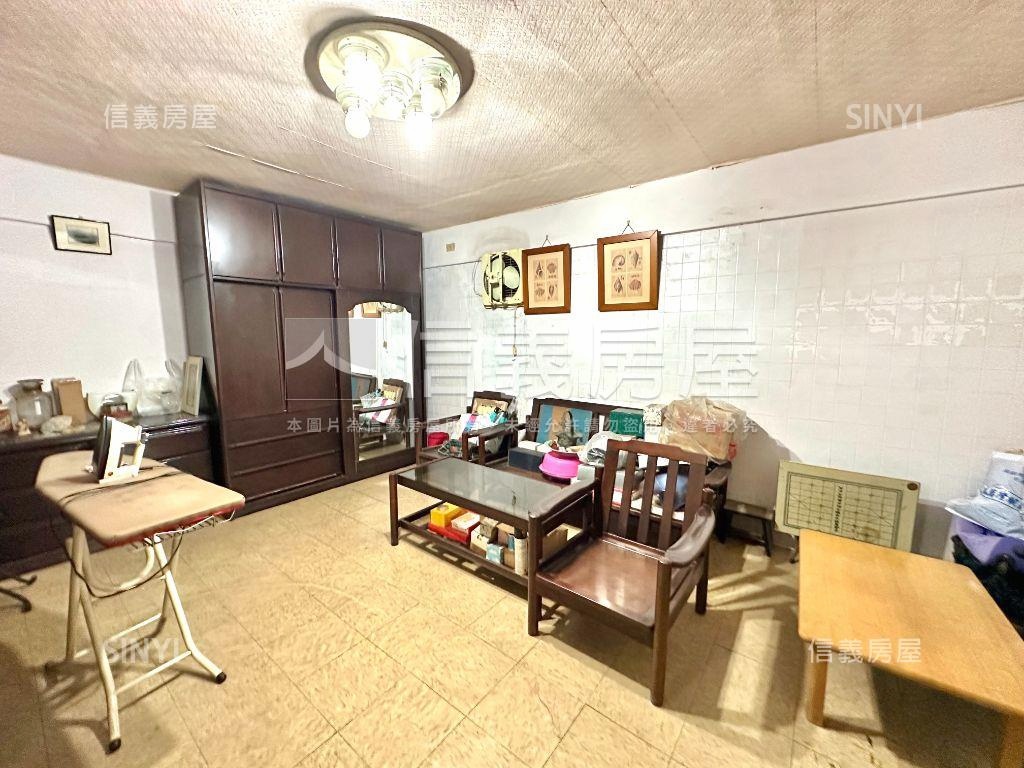 新埔民生捷運。一樓住店房屋室內格局與周邊環境