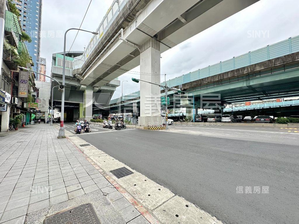 新埔民生捷運。一樓住店房屋室內格局與周邊環境
