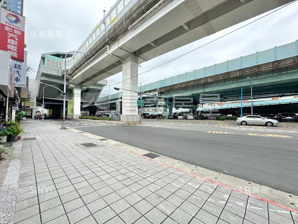 新埔民生捷運。一樓住店房屋室內格局與周邊環境