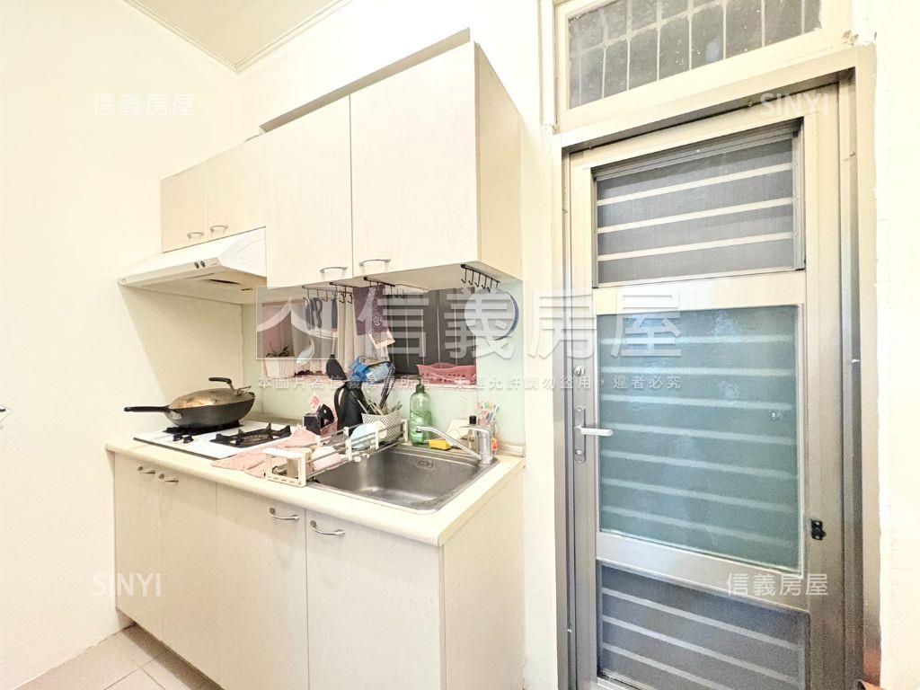 忠孝海關靜巷低總公寓一樓房屋室內格局與周邊環境