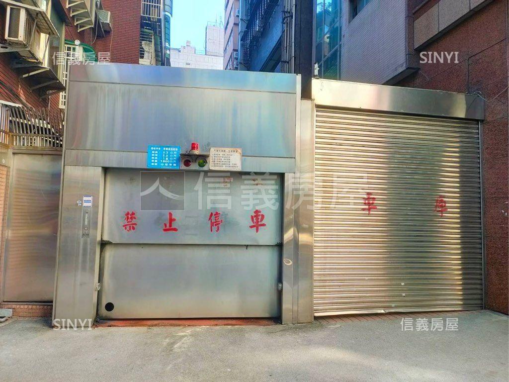 正信義路三角窗金店房屋室內格局與周邊環境