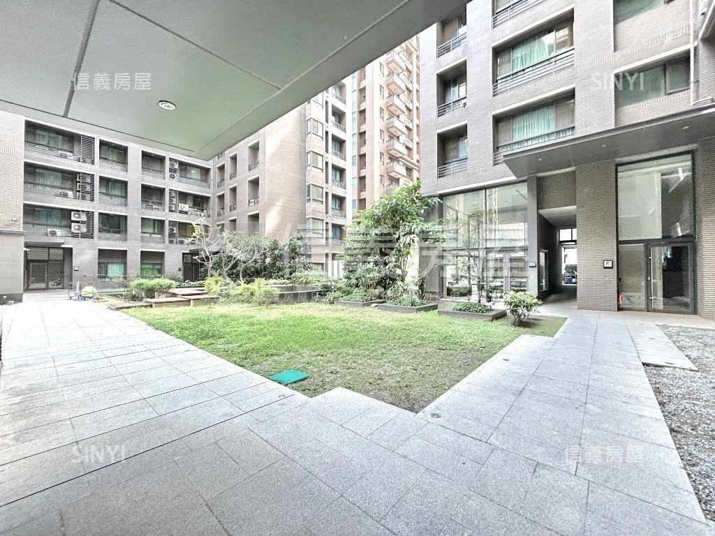 專任藍海帝國裝潢兩房平車房屋室內格局與周邊環境
