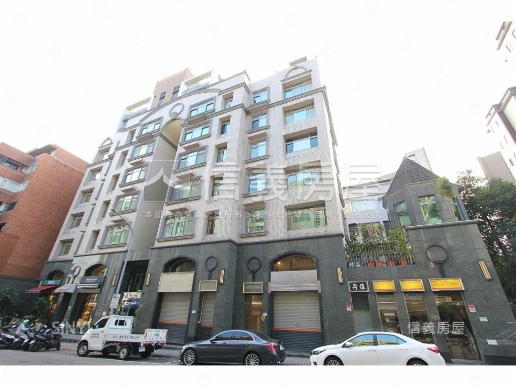 中山北路面寬挑高店面房屋室內格局與周邊環境