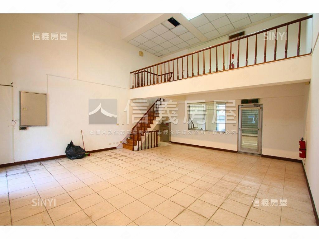 中山北路面寬挑高店面房屋室內格局與周邊環境