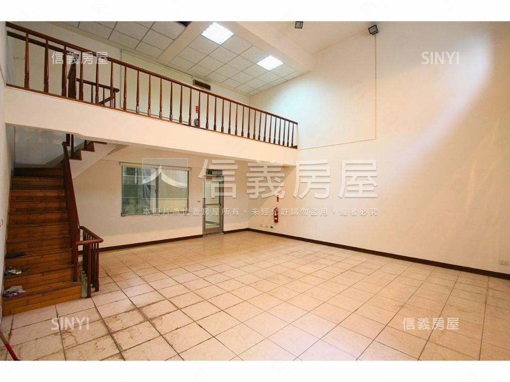 中山北路面寬挑高店面房屋室內格局與周邊環境