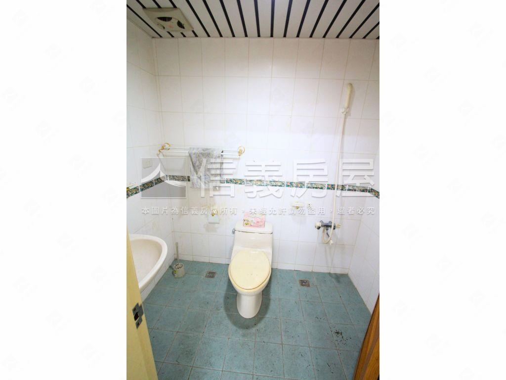 中山北路面寬挑高店面房屋室內格局與周邊環境