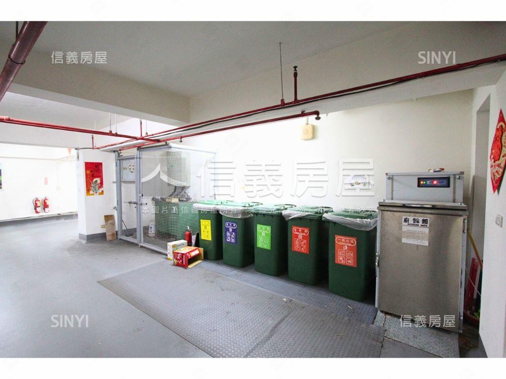 中山北路面寬挑高店面房屋室內格局與周邊環境