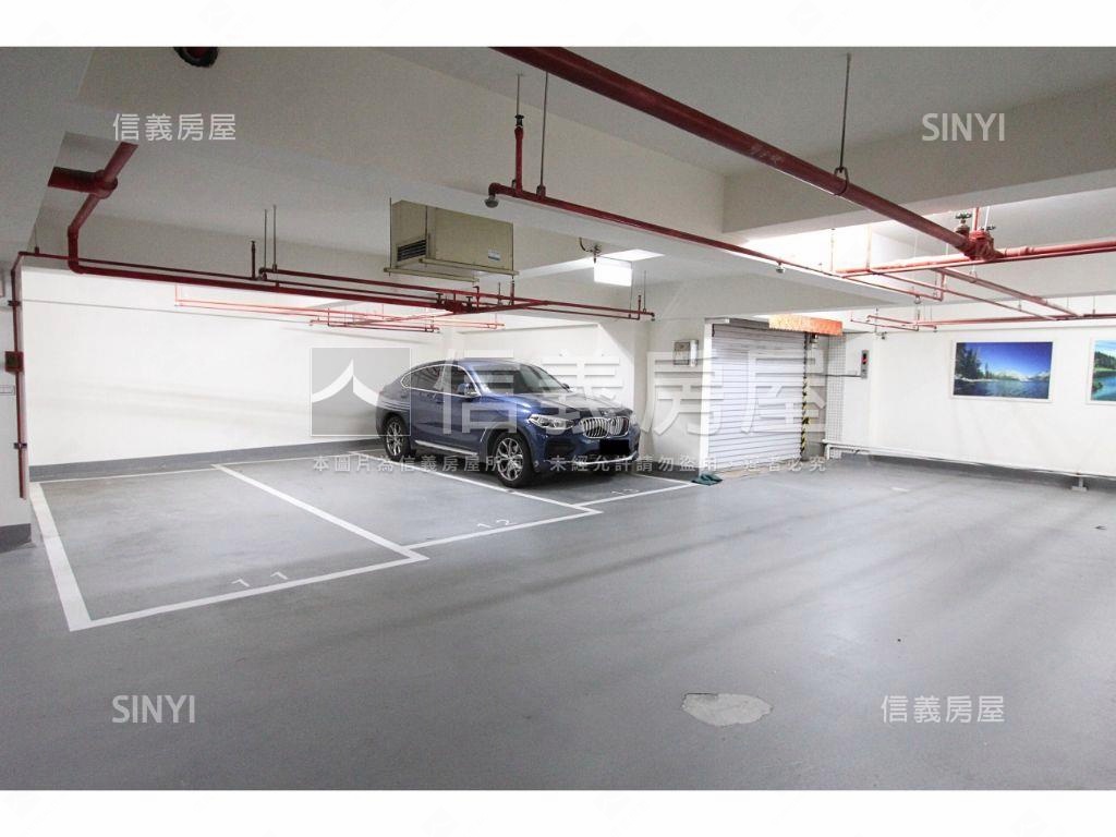 中山北路面寬挑高店面房屋室內格局與周邊環境