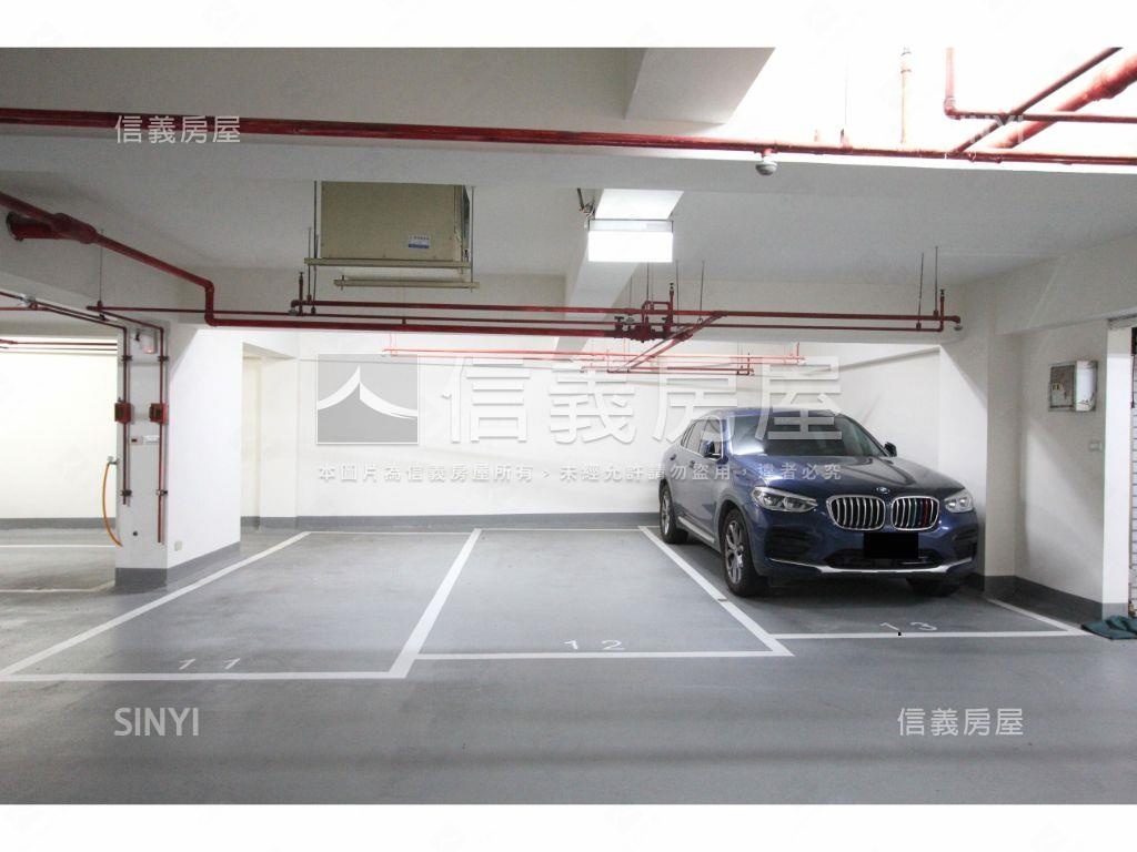 中山北路面寬挑高店面房屋室內格局與周邊環境