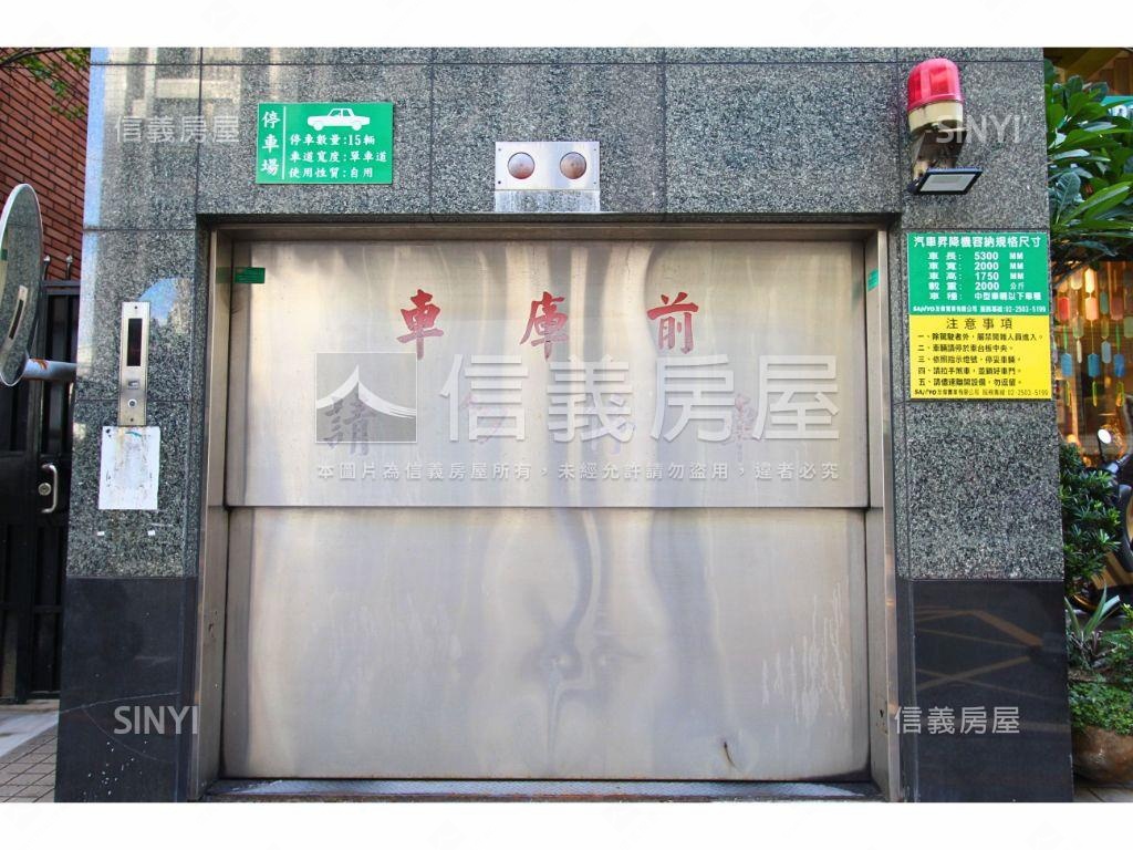 中山北路面寬挑高店面房屋室內格局與周邊環境