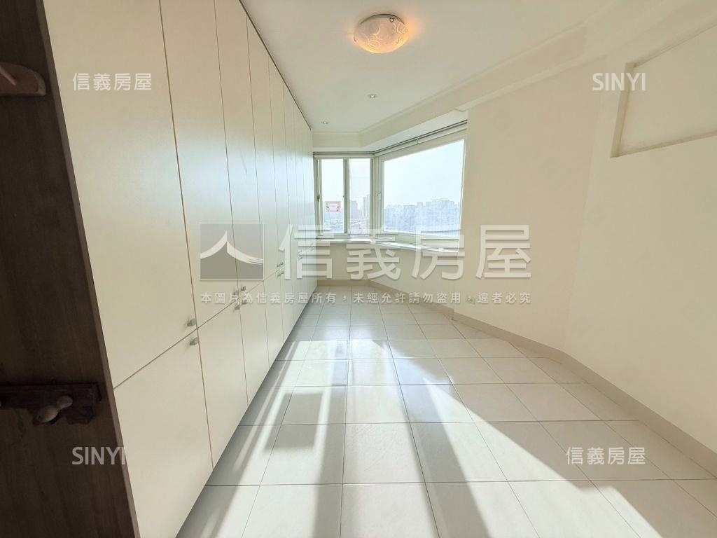 近捷運大三房加平面車位房屋室內格局與周邊環境
