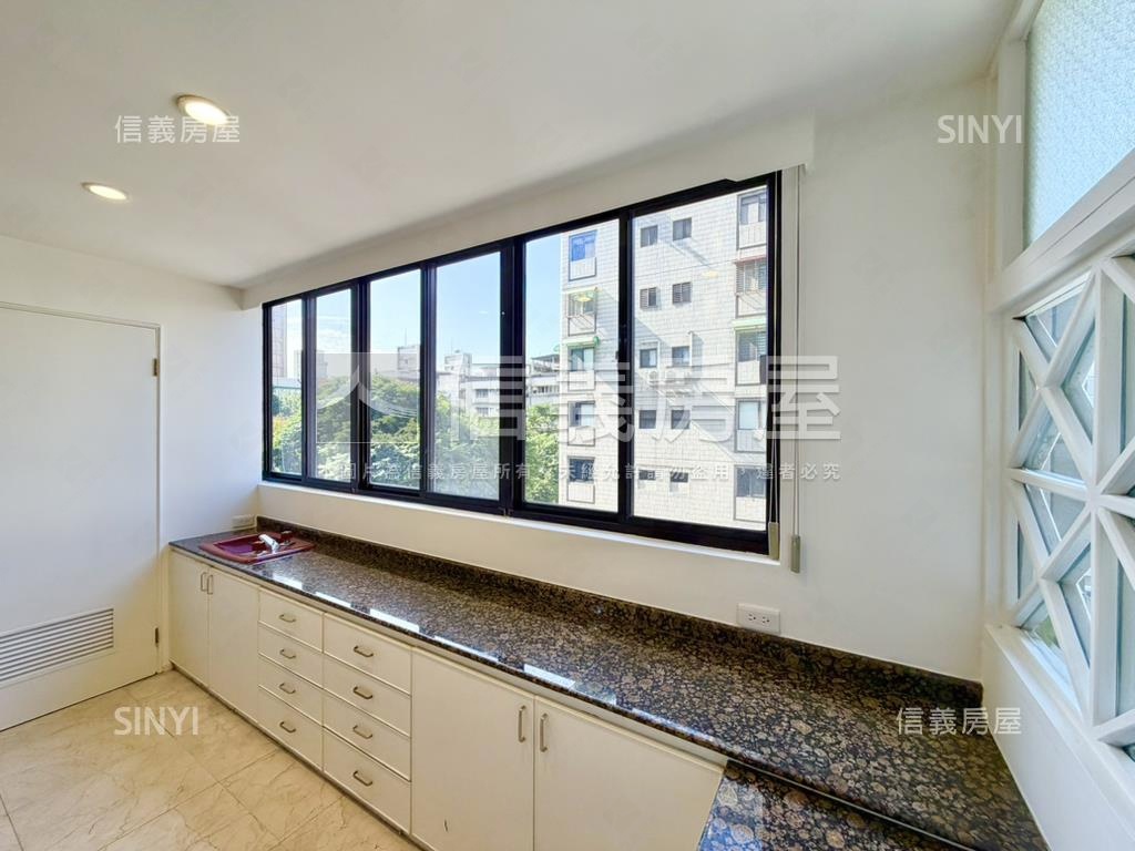 看公園景觀祥瑞園四樓房屋室內格局與周邊環境