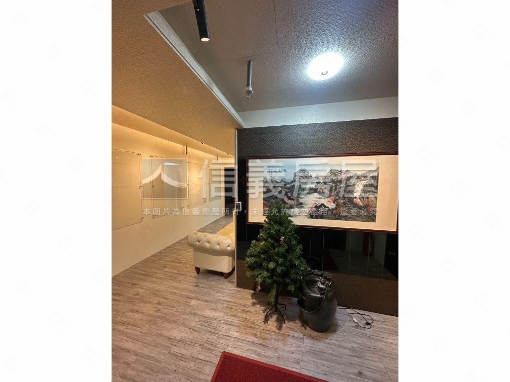 未來捷運藍線商辦１５樓Ｂ房屋室內格局與周邊環境