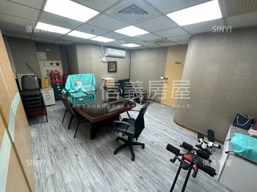 未來捷運藍線商辦１５樓Ｂ房屋室內格局與周邊環境