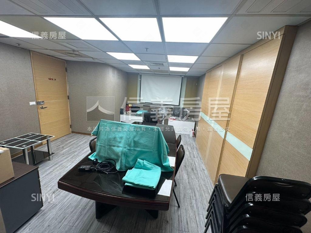 未來捷運藍線商辦１５樓Ｂ房屋室內格局與周邊環境