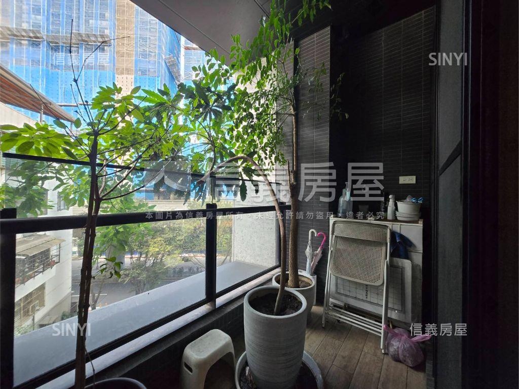 【耕云】精緻美妝挑高２房房屋室內格局與周邊環境