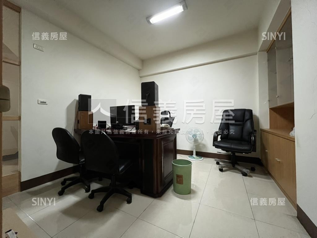 近鼎山家樂福世紀大賞房屋室內格局與周邊環境