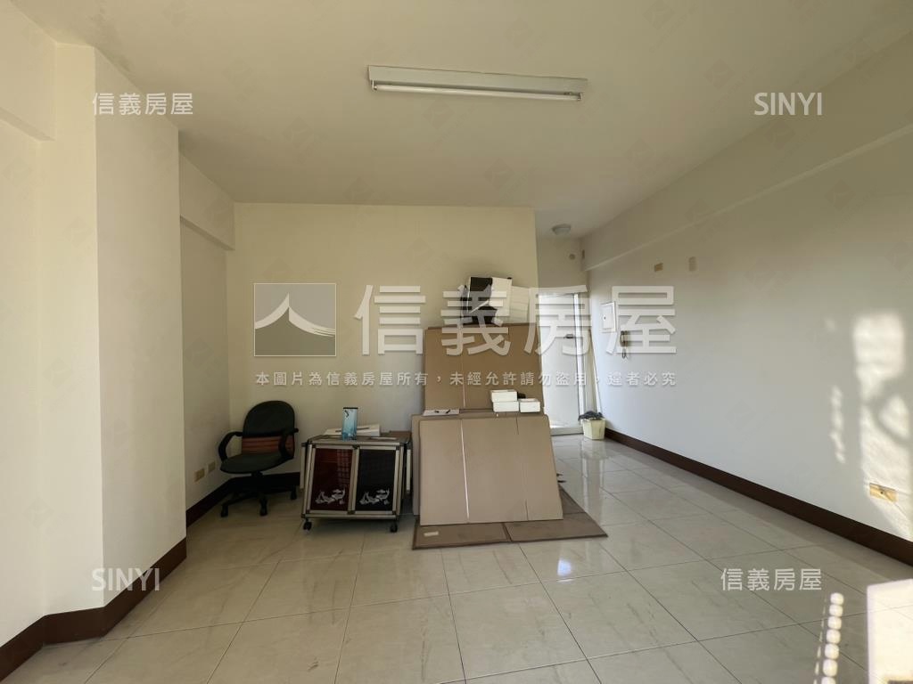 近鼎山家樂福世紀大賞房屋室內格局與周邊環境