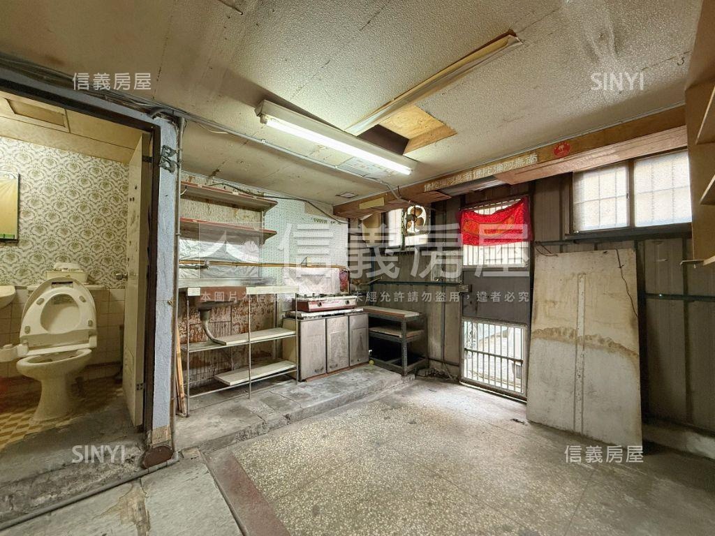 正雙十路火車站旁顯眼店面房屋室內格局與周邊環境