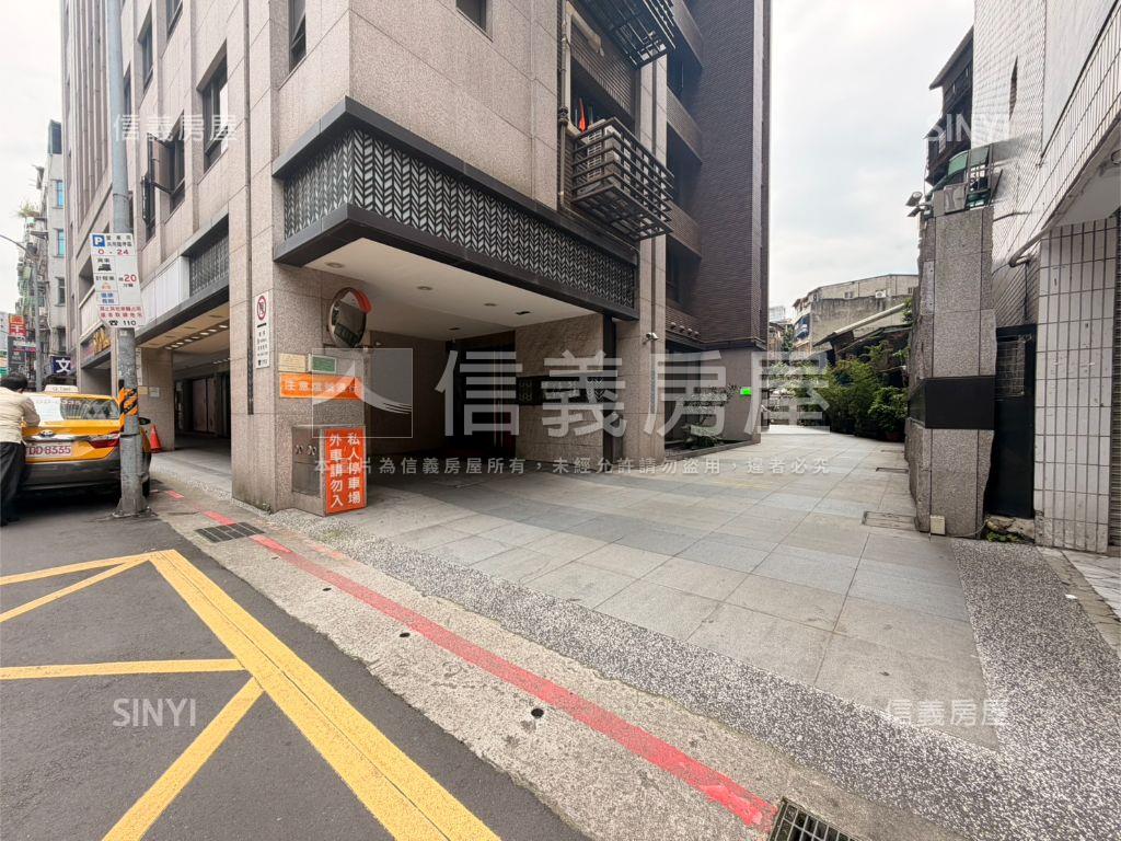 西門。麗德莊１１０號車位房屋室內格局與周邊環境