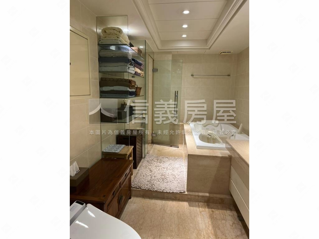 湖光山色氣宇軒昂豪邸房屋室內格局與周邊環境