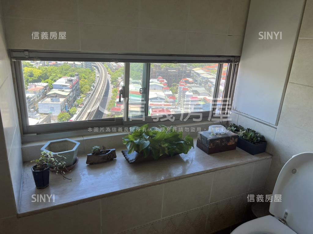 湖光山色氣宇軒昂豪邸房屋室內格局與周邊環境